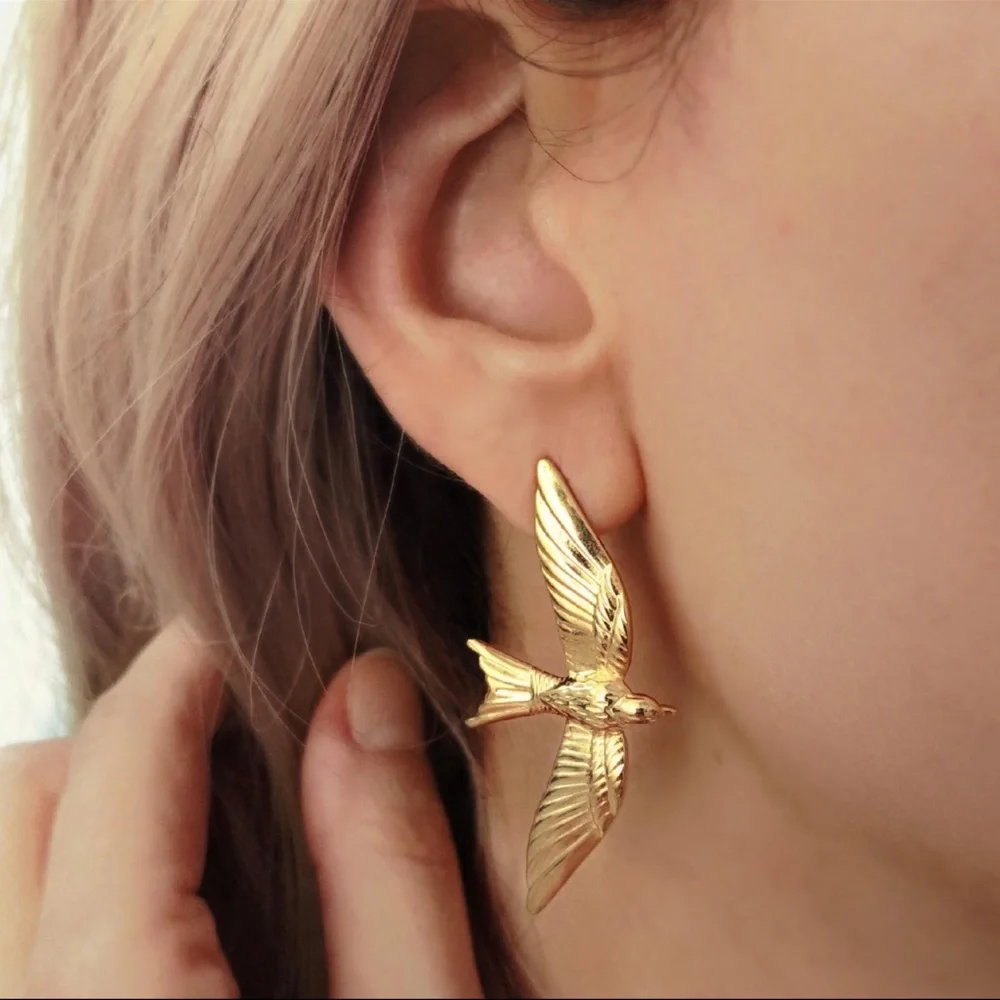 Gold large sparrow earrings
Stainless steel waterproof bird earrings studs - Picture 10 of 10